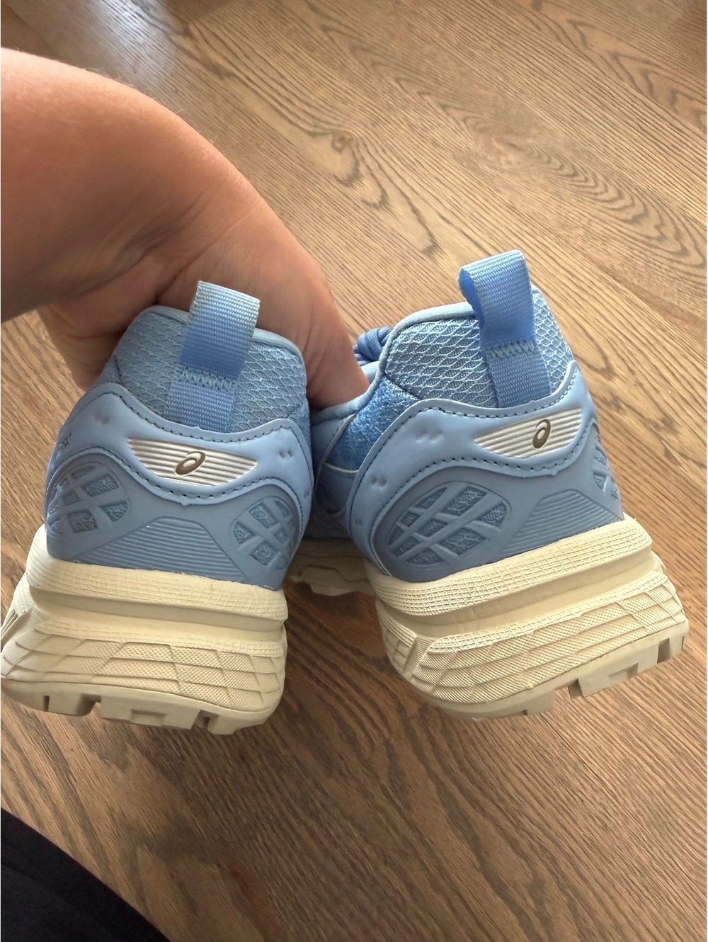 ASICS Women's Size 8.5 Light Blue Sneakers in Good Condition - Picture 7 of 10